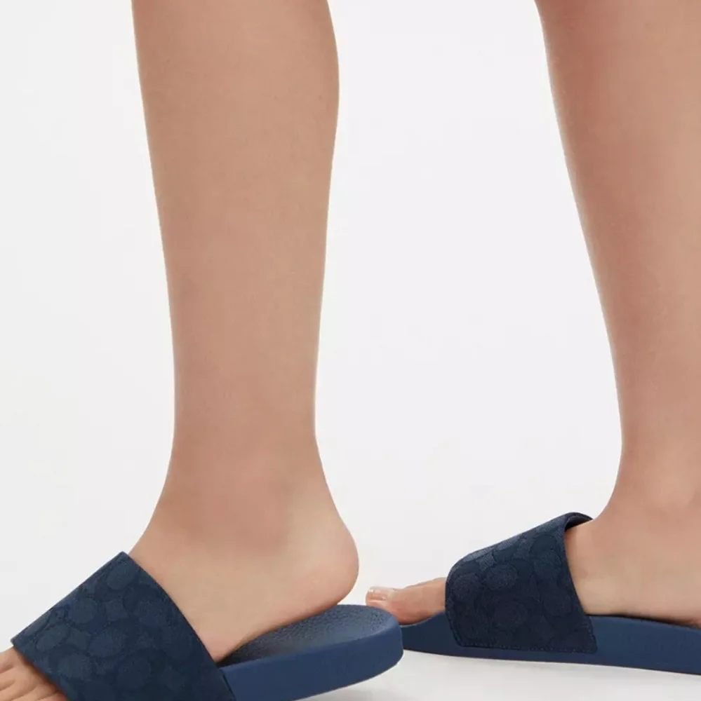 Coach Slides - Picture 3 of 4